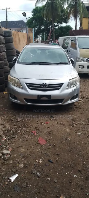 Toyota Corolla LE 4dr Sedan (1.8L 4cyl 4A) 2010 Silver