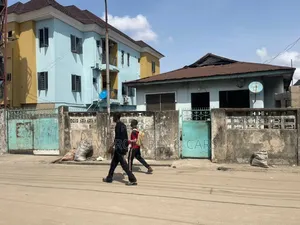8bdrm Bungalow in Ebute Metta for sale