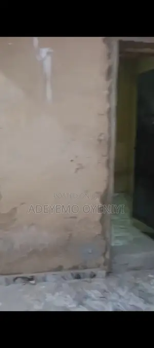 Mini Flat in Aluminum Vilage, Cement for rent