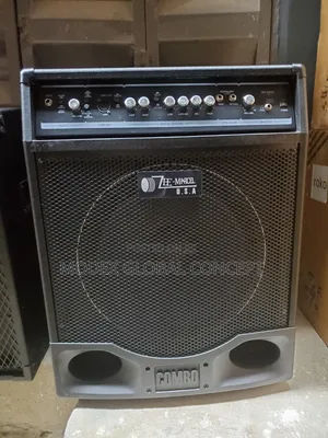 Zee-Marcel U.S.A. Bs-4000 Bass Combo Amplifier.
