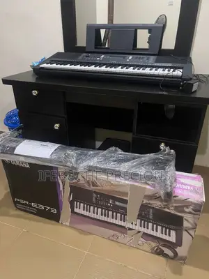 Yamaha PSR-E373 Keyboard + Stand + Original Box (Like New)