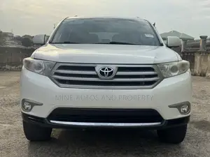 Toyota Highlander Limited 3.5l 4WD 2013 White