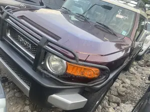 Toyota FJ Cruiser 4x4 Automatic 2009 Maroon