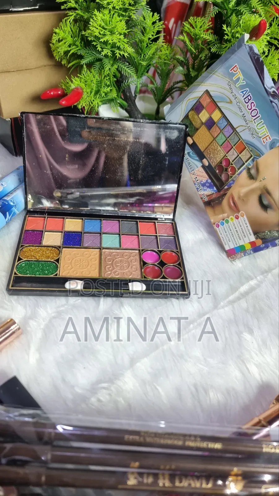 Absolute Eye Shadow Palette With Foundation