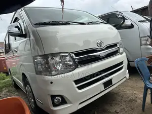 Toyota HiAce 2016 White