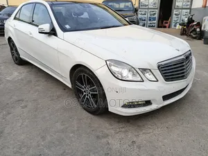 Mercedes-Benz E350 Base 4Matic Sedan AWD (3.5L 6cyl 7A) 2011 White