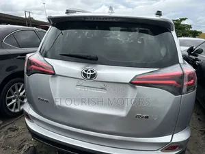 Toyota RAV4 LE AWD (2.5L 4cyl 6A) 2017 Silver