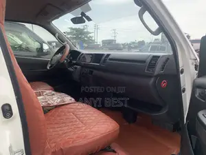 Toyota HiAce 2013 White