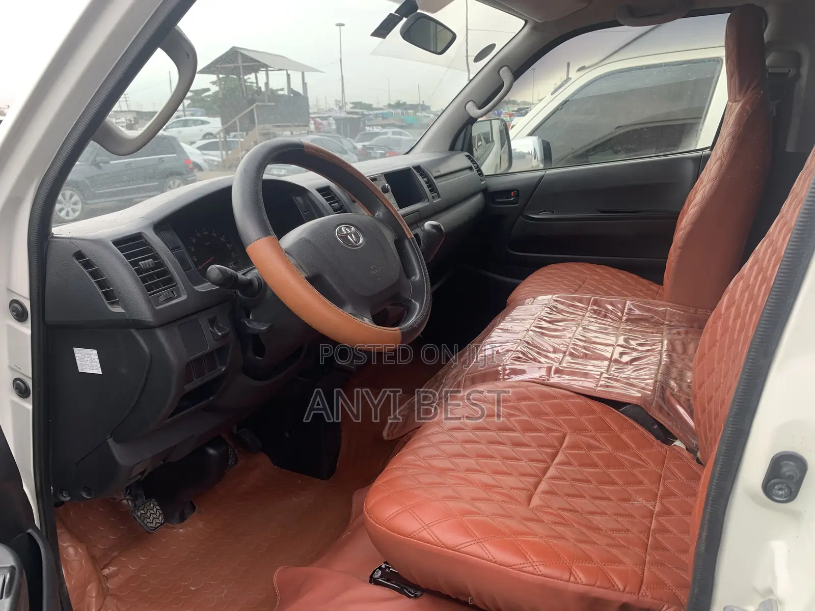 Toyota HiAce 2013 White