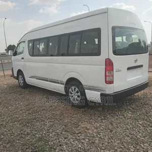 Toyota HiAce 2013 White
