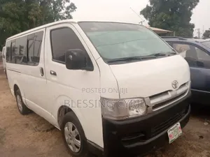 Toyota HiAce 2012 White