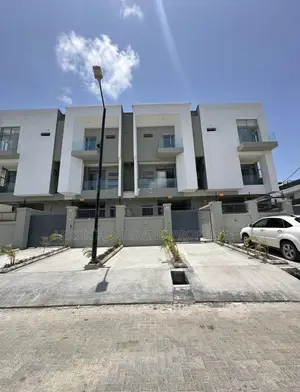 3bdrm Townhouse/Terrace in A Well Secured, Lekki Phase 1 for sale