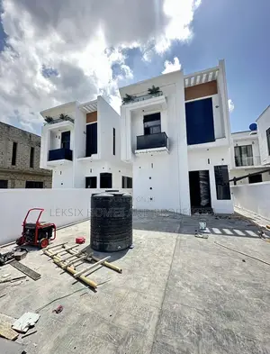 5bdrm Duplex in A Well Secured, Lekki Phase 2 for sale