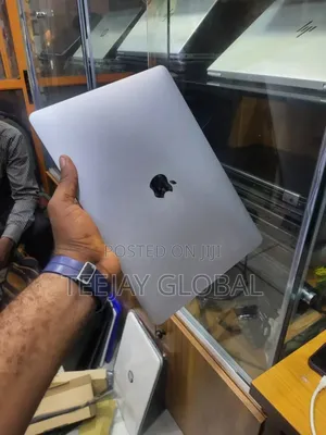 Laptop Apple MacBook Pro 2017 16GB Intel Core i7 SSD 512GB