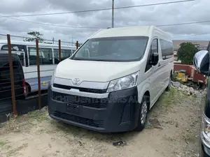 Toyota HiAce 2021 White