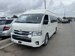 Toyota HiAce 2018 White