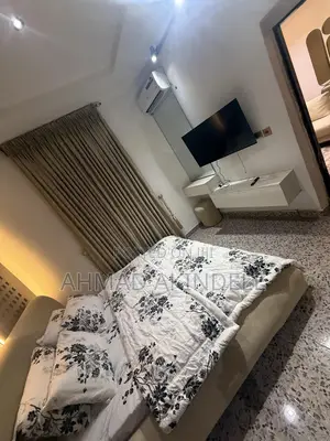 One Bed With Two Toilets