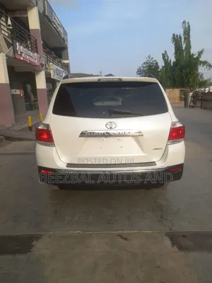 Toyota Highlander SE 2011 White