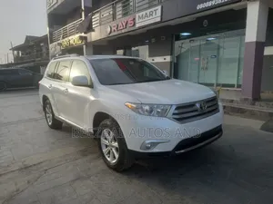 Toyota Highlander SE 2011 White