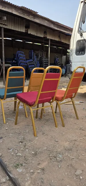 Different Colours Banquet Chairs With Large Seats