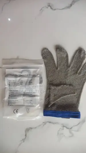 Chain Hand Glove