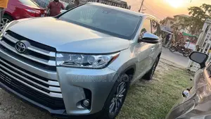 Toyota Highlander XLE 2019 Green
