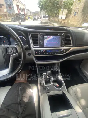 Toyota Highlander XLE 4dr SUV AWD (3.5L 6cyl 6A) 2014 Gray