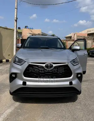 Toyota Highlander LE 2021 Gray