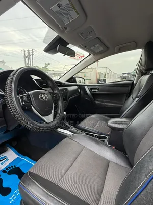 Toyota Corolla SE Special Edition 4dr Sedan (1.8L 4cyl CVT) 2017 White