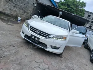 Honda Accord Touring 4dr Sedan FWD (3.5L 6cyl 6A) 2016 White