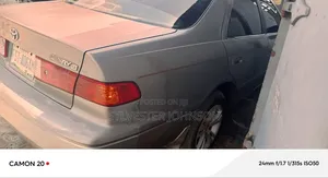 Toyota Camry LE 4dr Sedan (2.2L 4cyl 4A) 2001 Gold