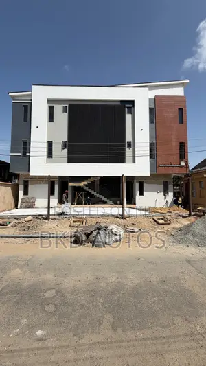 2bdrm Apartment in Surulere for sale