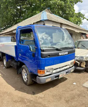 Nissan Cabstar Petrol Engine 2000 Model Jp
