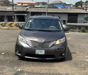 Toyota Sienna XLE AWD 7-Passenger 2013 Gray