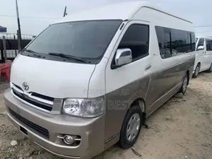 Toyota HiAce 2015 White