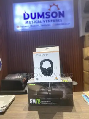 Shure Sm7b Studio Mic Behringer Hpm1000 Headphone