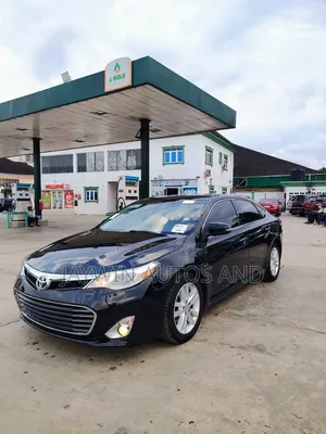 Toyota Avalon XLE Plus FWD Sedan (3.6L 6cyl 6A) 2016 Black