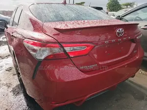 Toyota Camry Se. Keyless Entry 2020