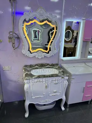 Royal England Cabinet With Royal Mirror