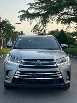 Toyota Highlander XLE 4x2 V6 (3.5L 6cyl 8A) 2018 Gray