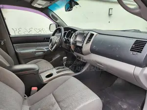 Toyota Tacoma Double Cab 4x4 Long Bed 4.0L V6 5-Speed Automatic 2013