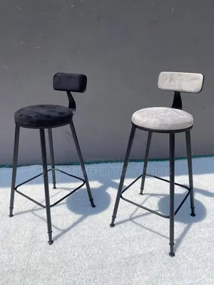 Bar Stool / High Stool