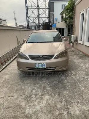Toyota Camry LE 4dr Sedan (2.4L 4cyl 5M) 2003 Gold