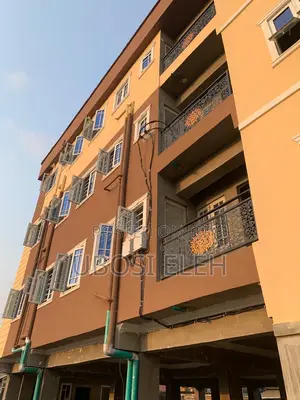 2bdrm Block of Flats in Uniques Estate for rent