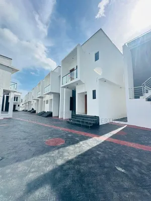 3bdrm Duplex in Thomas Estate for sale