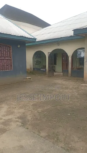 5bdrm Bungalow in Paradise Estate, Port-Harcourt for sale