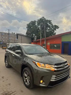 Toyota Highlander LE 4dr SUV AWD (3.5L 6cyl 6A) 2015 Green