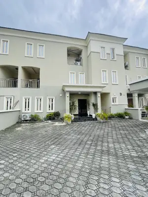 Exquisite 5/4 Bedrom Detached Duplex in a Serene Secured Environment