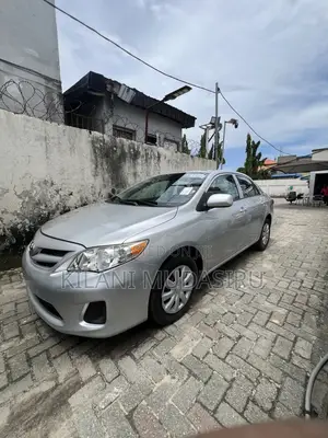 Toyota Corolla L 4dr Sedan (1.8L 4cyl 5M) 2013 Silver