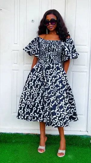 Simple Short Sleeve Gown - Style 453